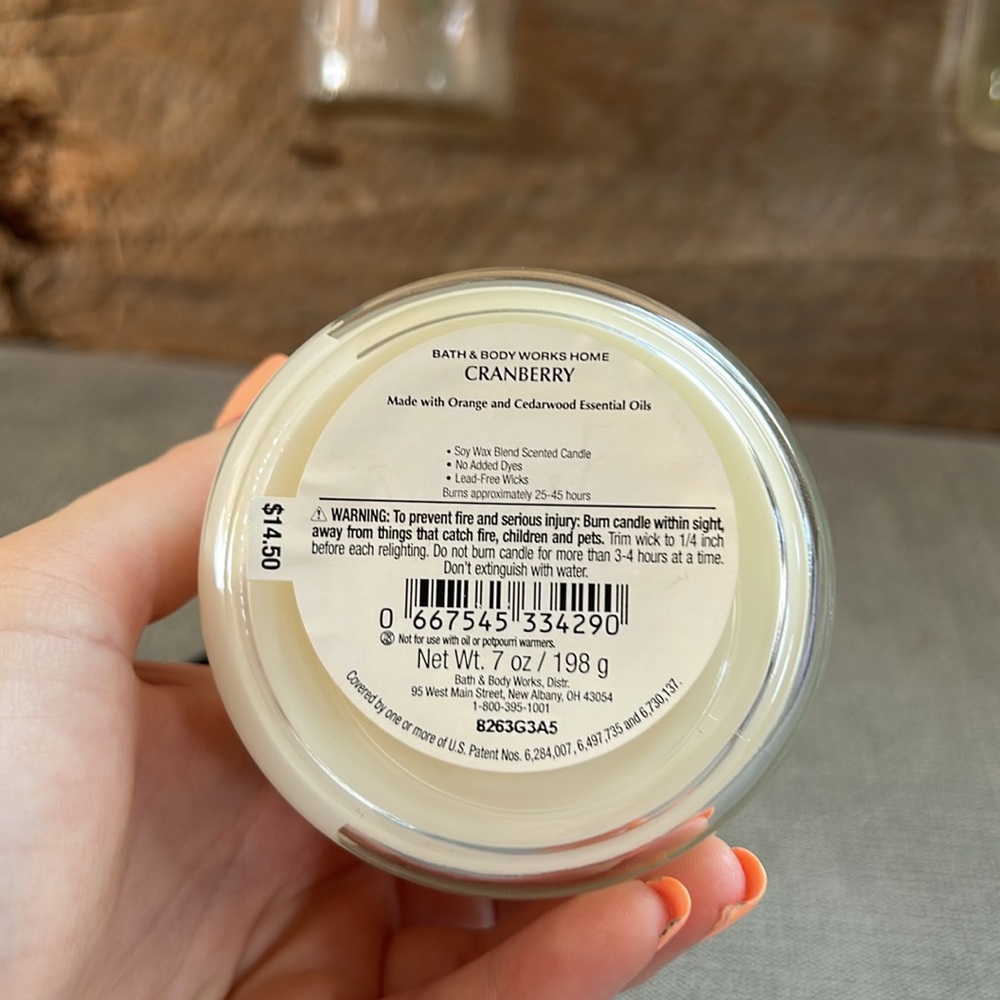Bath & Body Works Cranberry Candle - Picture 3 of 3